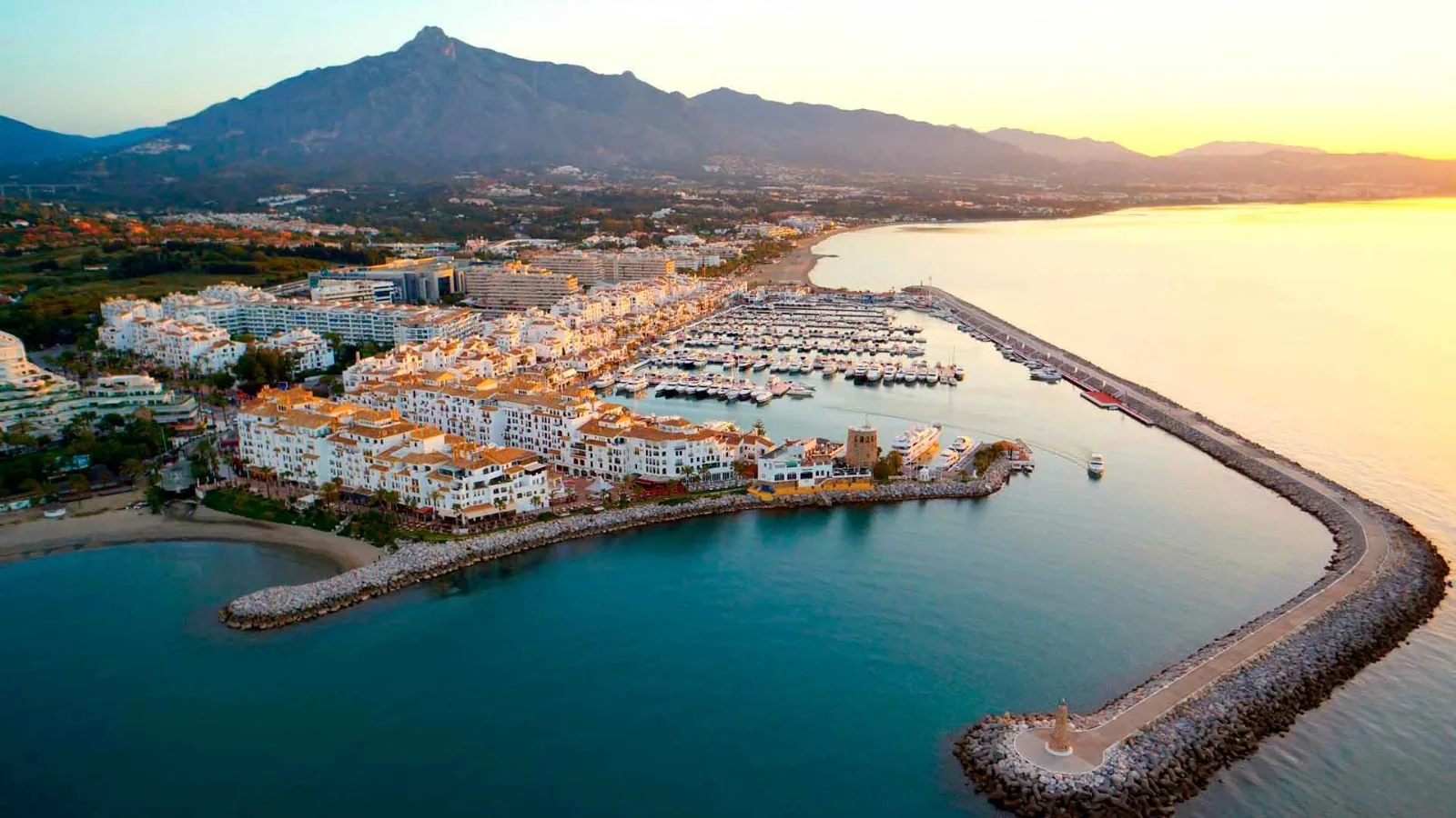Private Arabic-speaking tour experience in Marbella with Arab Guide Spain